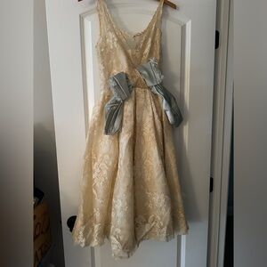 Vintage Stunning Silk Chantilly Lace Dress